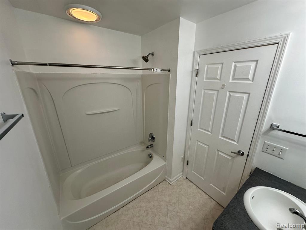 44628 GWINNETT Loop, Novi, MI 48377 — Photo 24