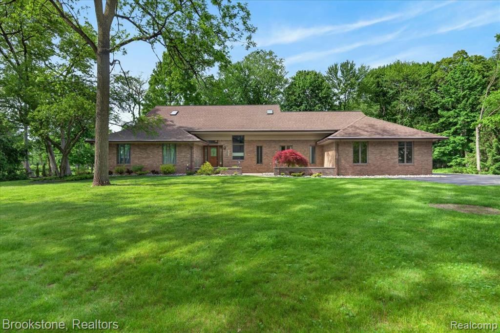 2610 Vanel Court, West Bloomfield, MI 48324 — Photo 2