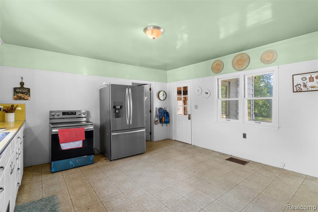 9131 N Genesee Road, Mount Morris, MI 48458 — Photo 15