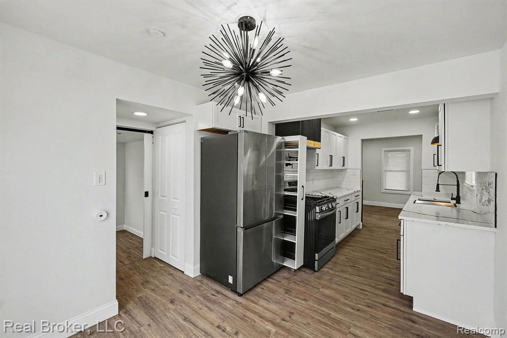 973 E Guthrie Avenue, Madison Heights, MI 48071 — Photo 8