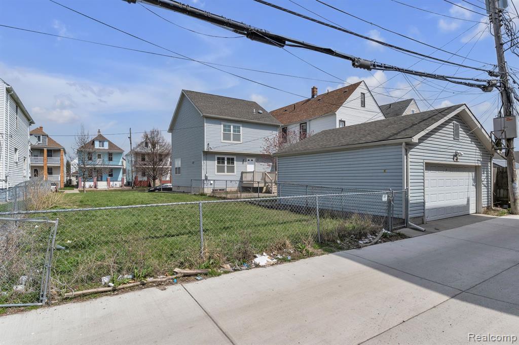 9363 MITCHELL Street, Hamtramck, MI 48212 — Photo 38
