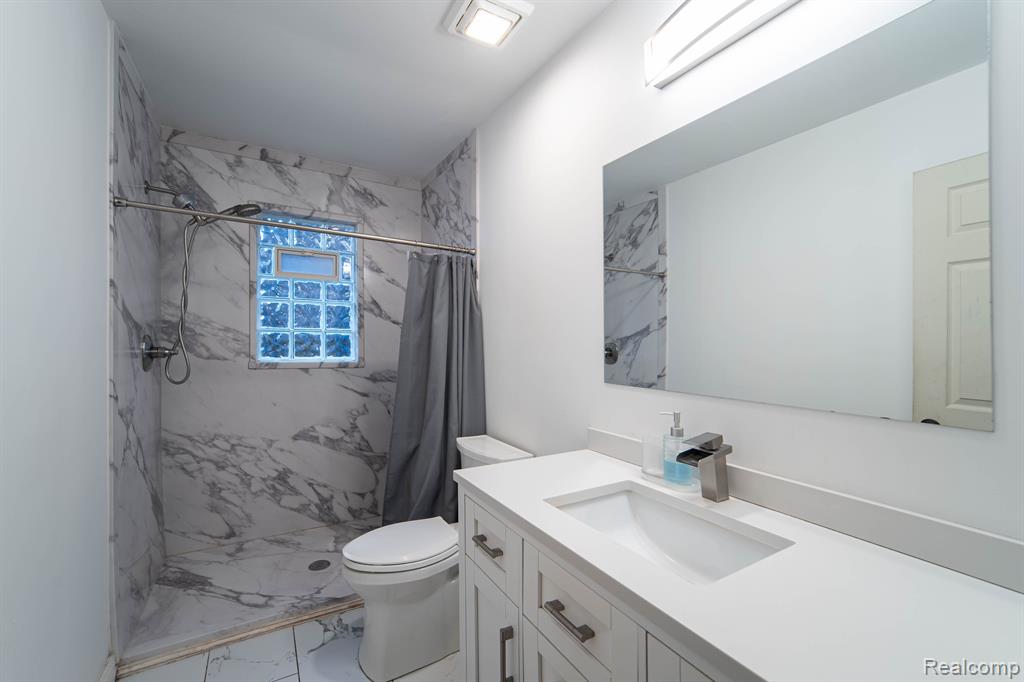7920 DETROIT Boulevard, West Bloomfield, MI 48323 — Photo 16