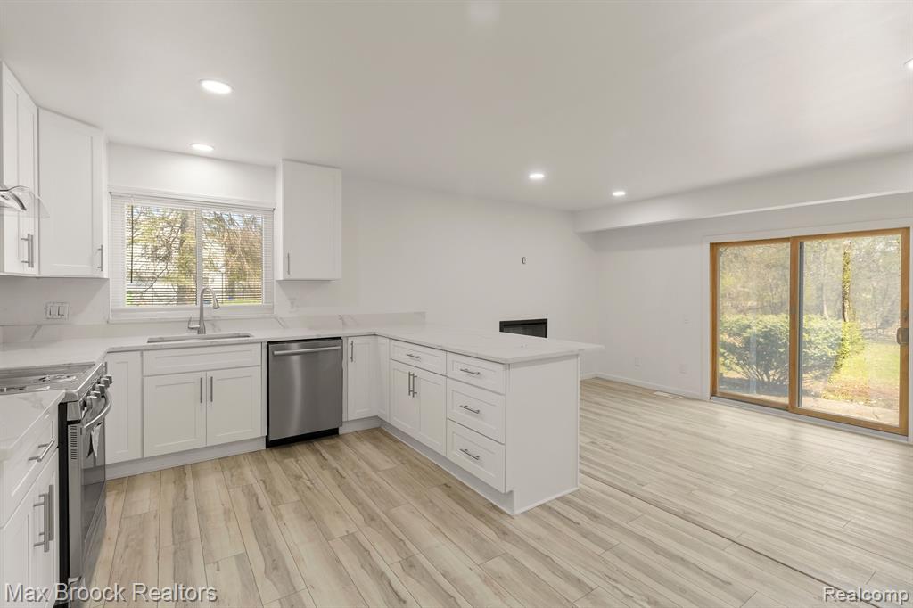 6207 NICHOLAS Drive, West Bloomfield, MI — Photo 12