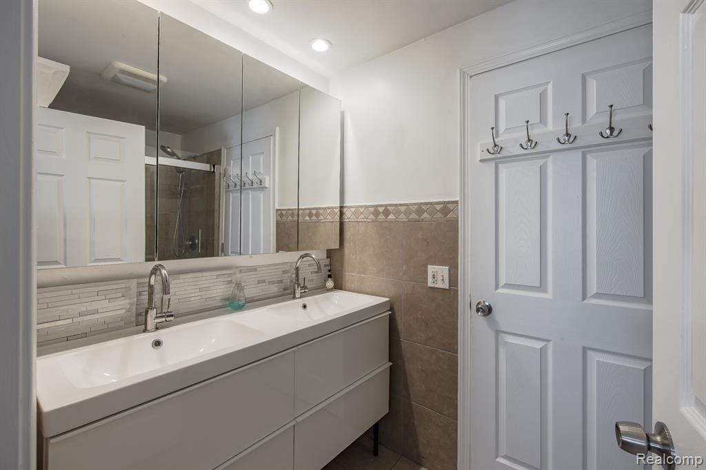 48 Rosemary Street, Lapeer, MI 48446 — Photo 35