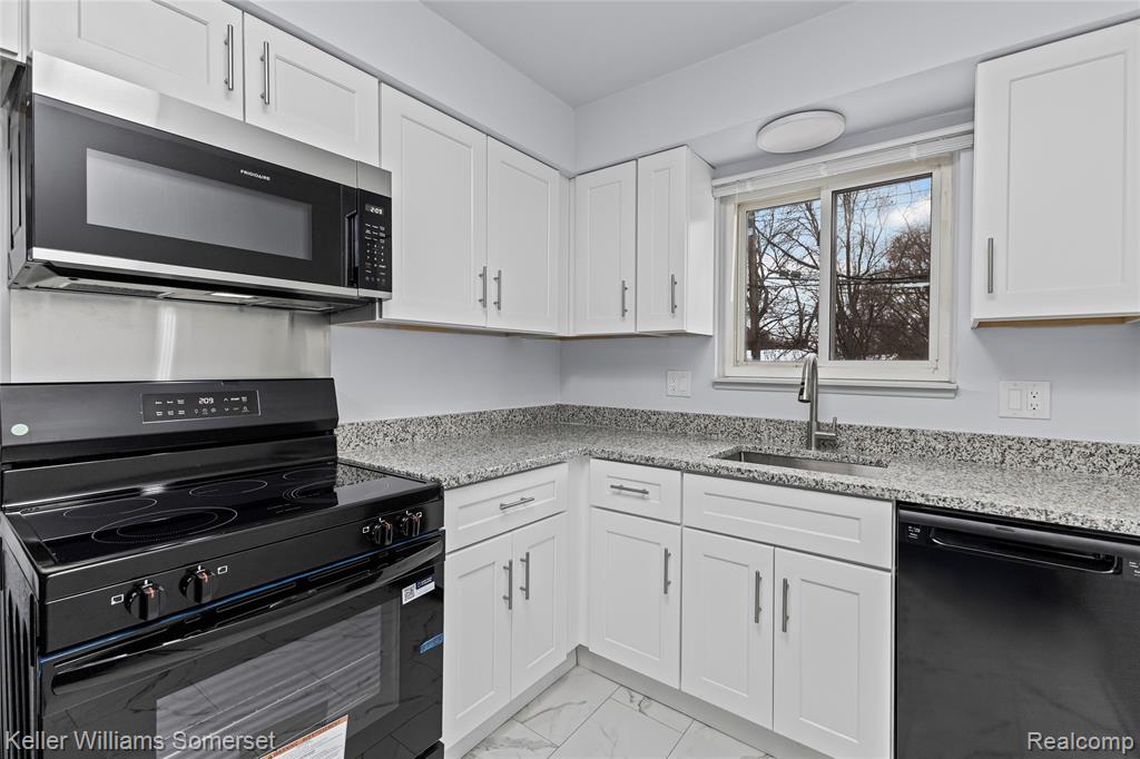 4345 Crooks Road, 26, Royal Oak, MI 48073 — Photo 13