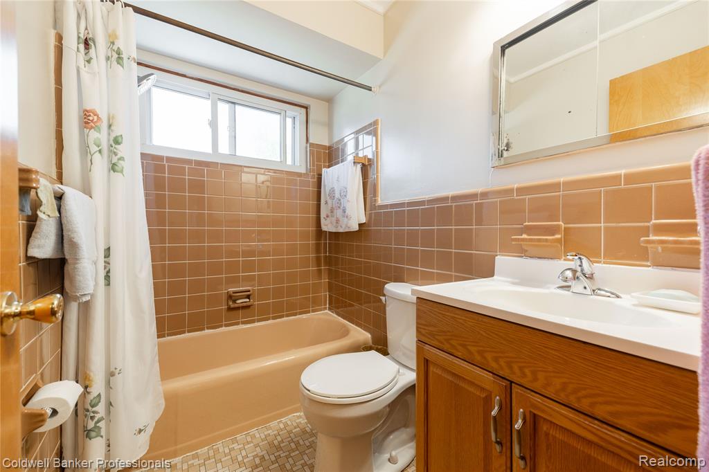 8915 Wormer Avenue, Redford, MI 48239 — Photo 14