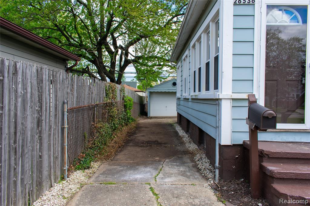 26536 Dartmouth Street, Madison Heights, MI 48071 — Photo 2