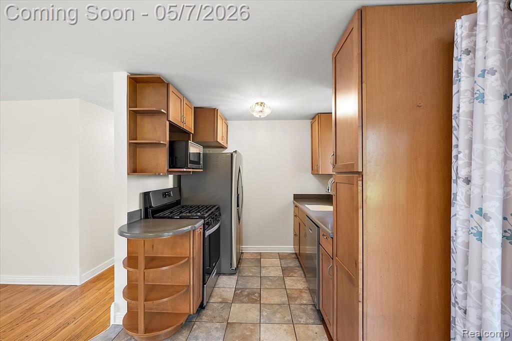 2795 Woodbury Street, Walled Lake, MI 48390 — Photo 12