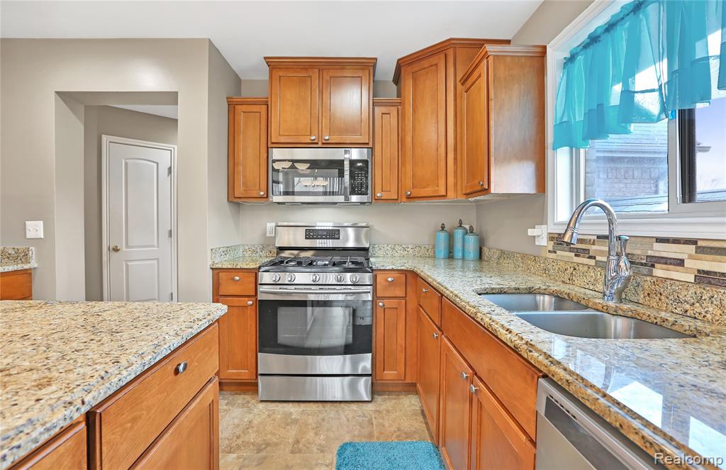 52142 Pawnee Drive, Macomb, MI 48042 — Photo 15