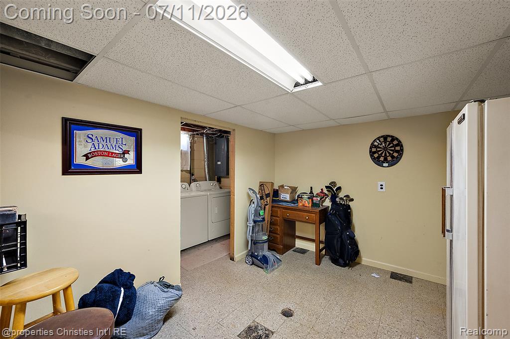 9961 Merriman Road, Livonia, MI 48150 — Photo 29