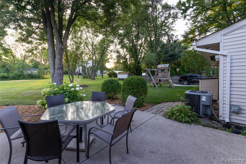 6655 Norton Drive, Troy, MI 48085 — Photo 20