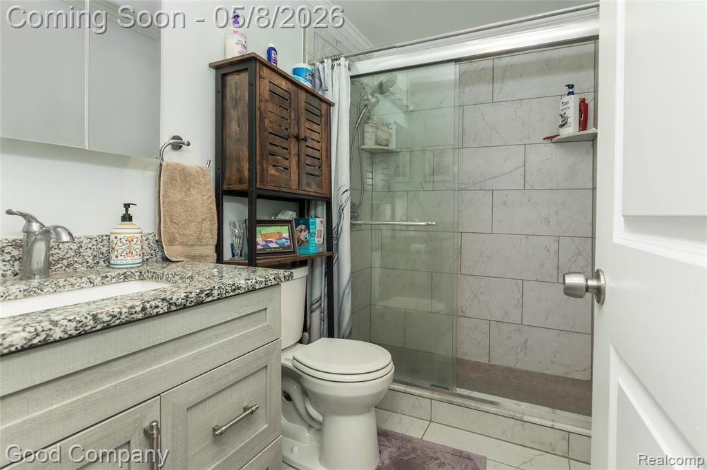559 E Harry Avenue, Hazel Park, MI 48030 — Photo 13