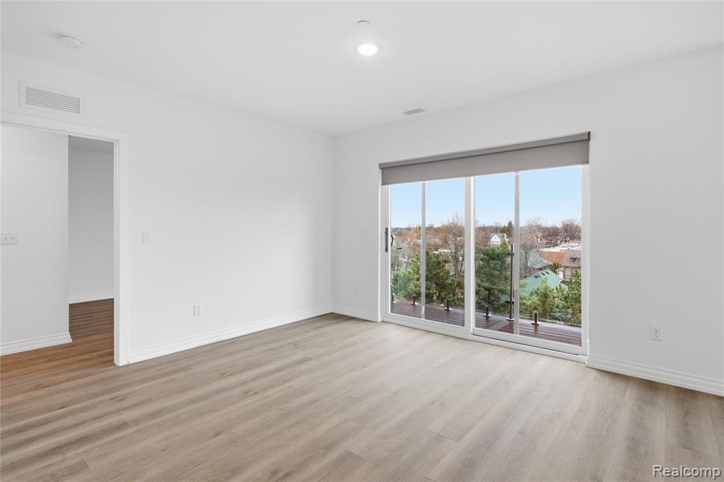 166 Oak st Street, Wyandotte, MI, 48192