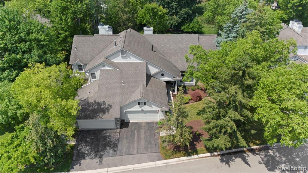 7570 Danbury Circle, West Bloomfield, MI — Photo 4