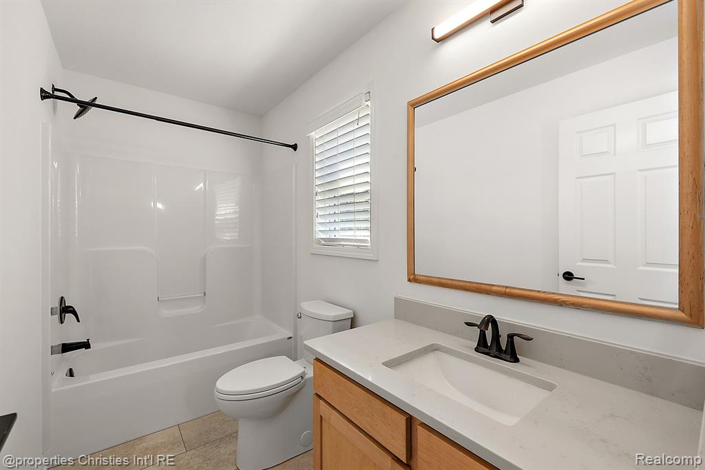 4125 S Newton Road, Commerce Twp, MI 48390 — Photo 29