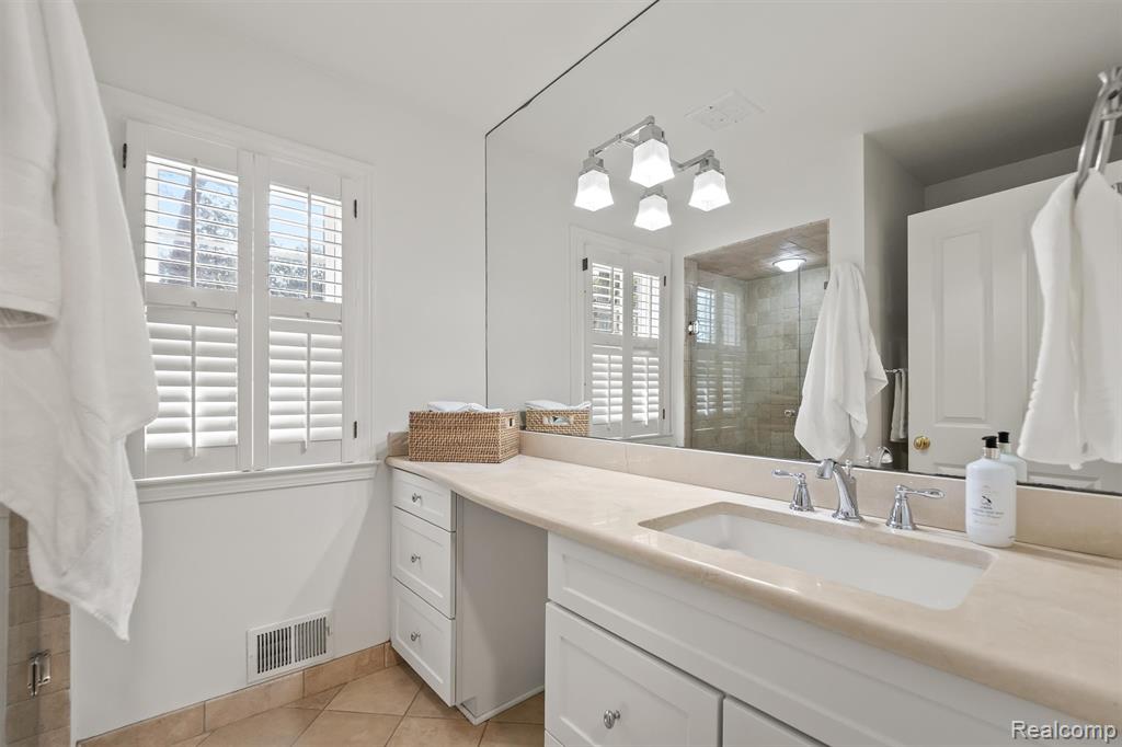 5067 Van Ness Drive, Bloomfield Hills, MI 48302 — Photo 18