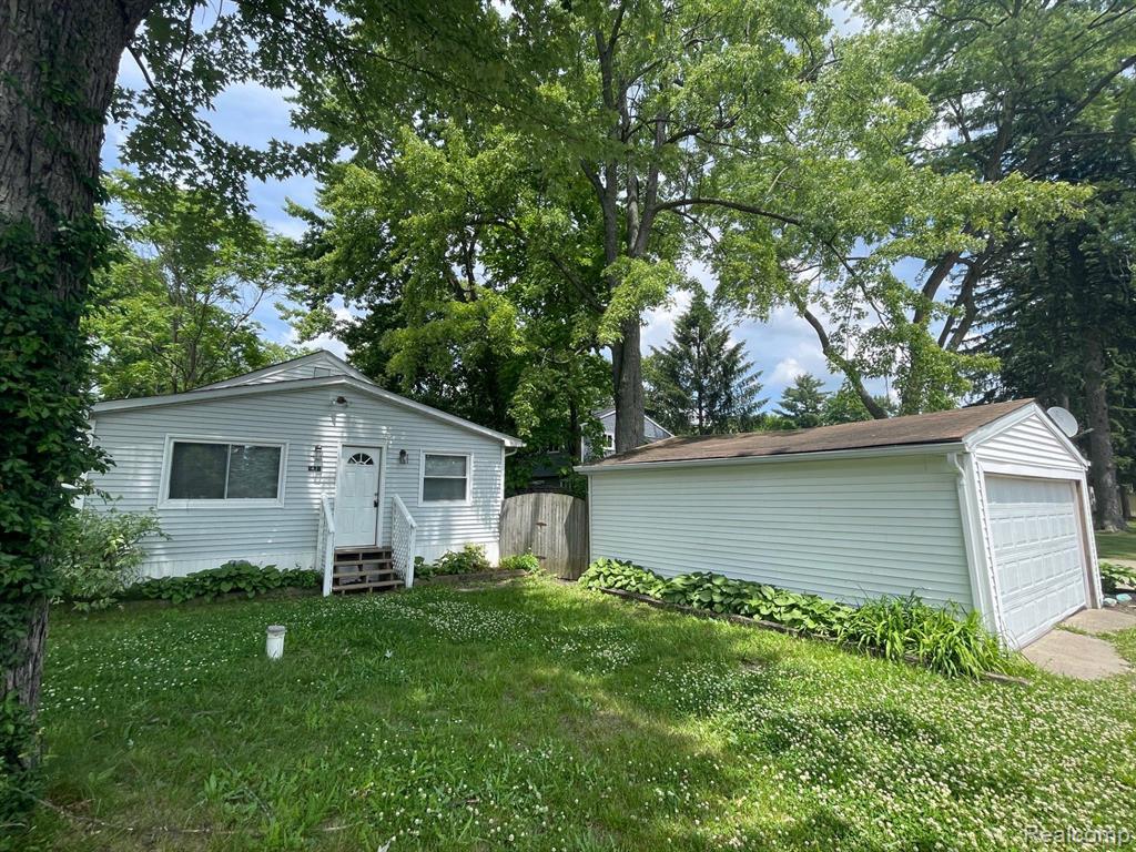 8438 ARLIS Street, Commerce Twp, MI 48382 — Photo 2
