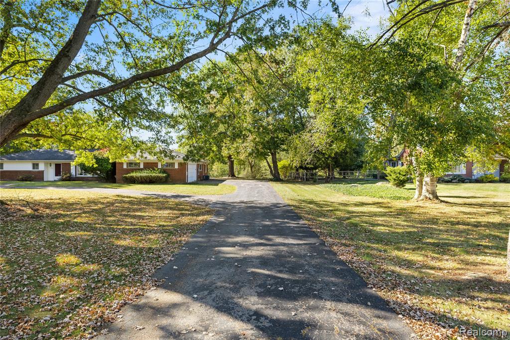 7250 Ten Hill Road, West Bloomfield, MI — Photo 6
