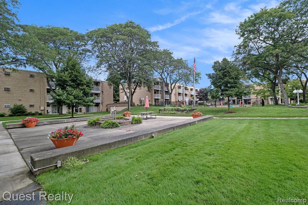 4905 CROOKS Road, B2, Royal Oak, MI 48073 — Photo 14