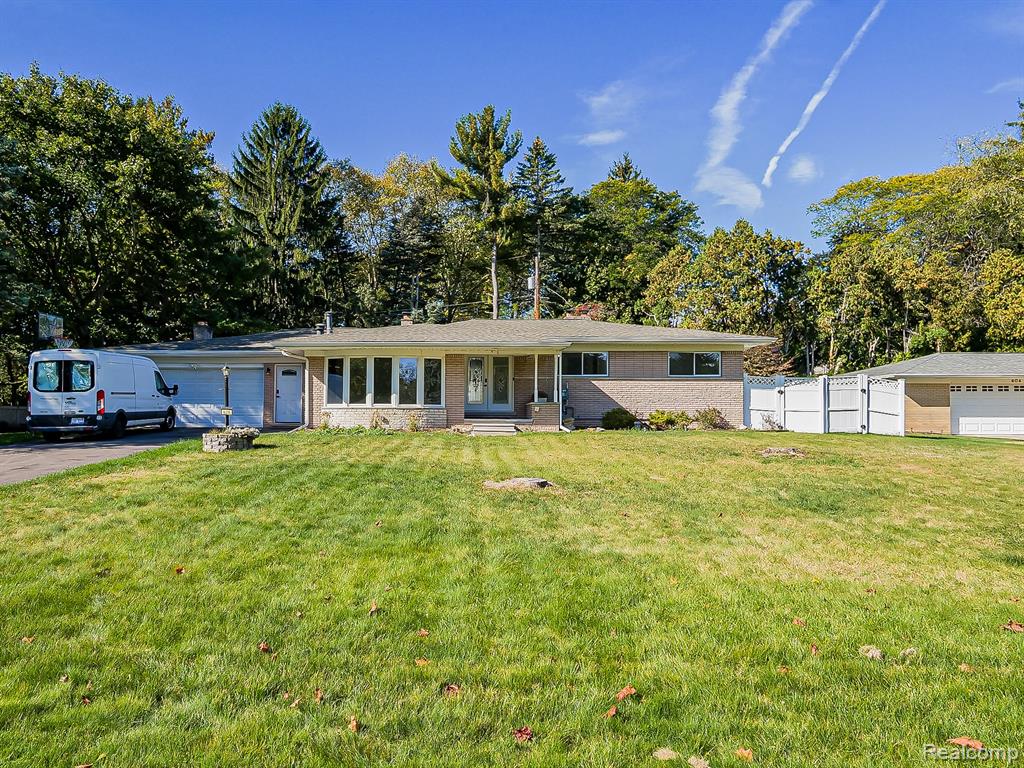 626 Wilwood Road, Rochester Hills, MI 48309 — Photo 38