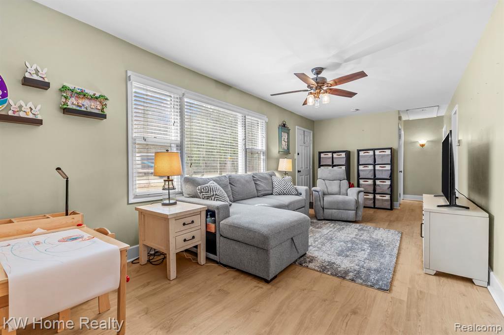 4215 Newton Road, Commerce Twp, MI 48390 — Photo 9