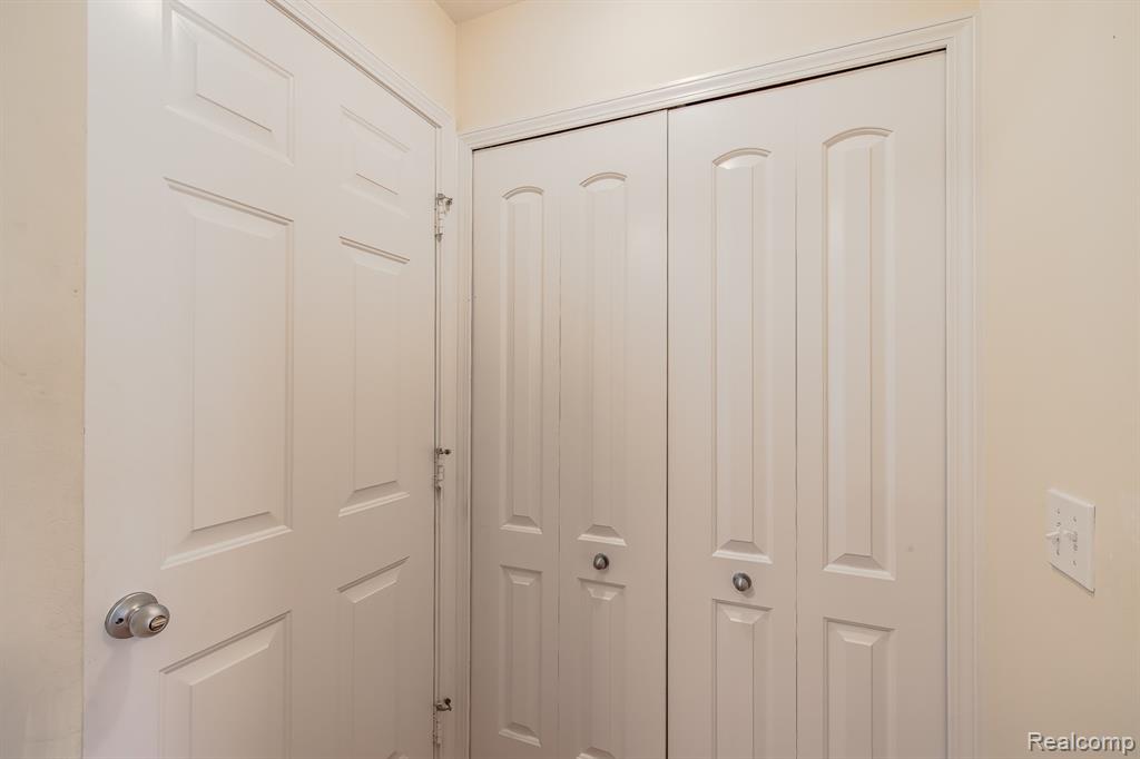 5985 Baypointe Boulevard, Clarkston, MI — Photo 11