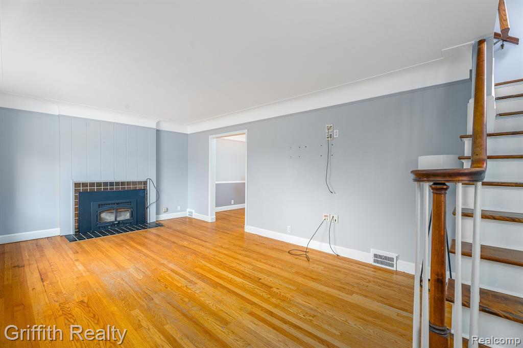707 ELMWOOD Street, Dearborn, MI 48124 — Photo 9