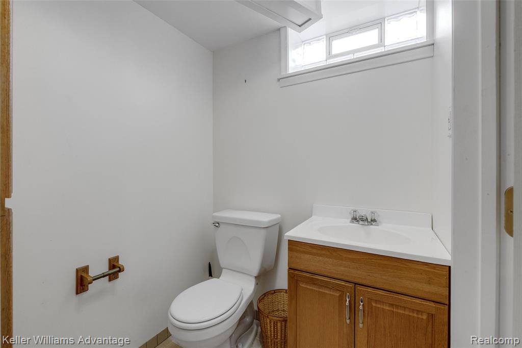 3979 Grindley Park Street, Dearborn Heights, MI 48125 — Photo 26