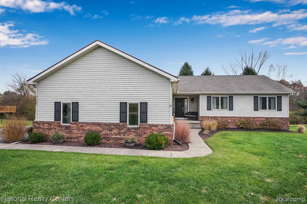 7780 THUNDER BAY Drive, Pinckney, MI 48169 — Photo 2