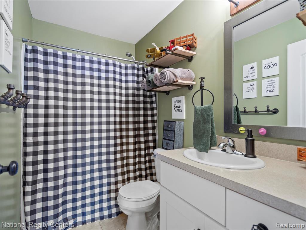 628 EVAN Court, Lake Orion, MI 48362 — Photo 35