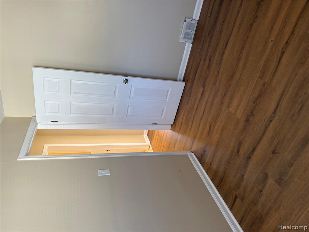 9557 W Inkster Road W, Livonia, MI 48150 — Photo 18