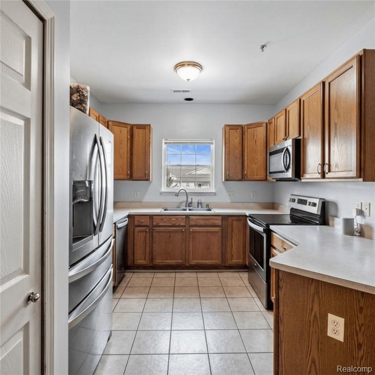 17200 Addington Drive, Commerce Twp, MI 48390 — Photo 10