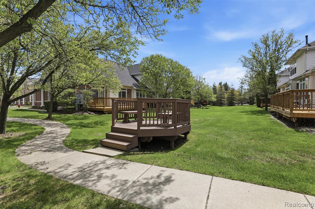 4368 Gateway Circle, West Bloomfield, MI — Photo 48