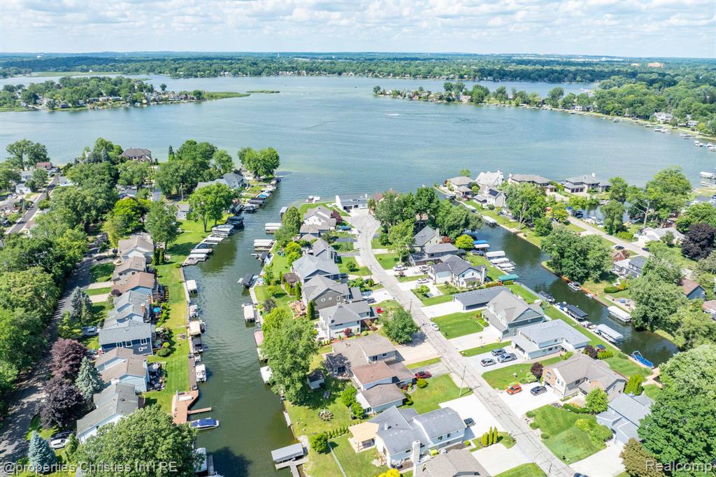 1700 MADDY Lane, Keego Harbor, MI 48320 — Photo 48
