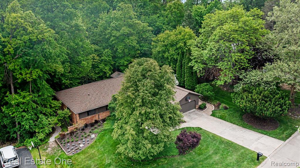 4757 Hardwoods Drive, West Bloomfield, MI 48323 — Photo 7