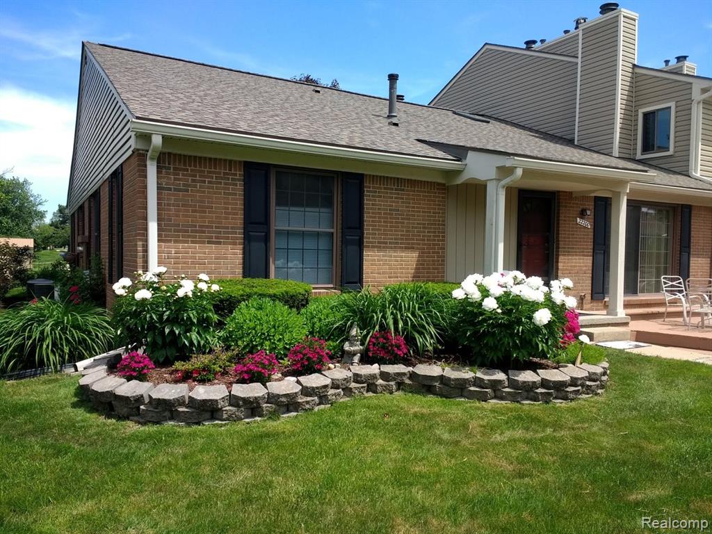 22200 PONDVIEW, Novi, MI — Photo 2