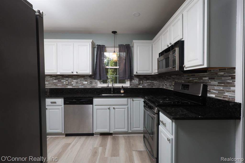 955 Covington, Marysville, MI 48040 — Photo 12