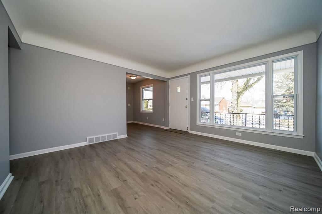 927 CLEOPHUS Parkway, Lincoln Park, MI 48146 — Photo 21