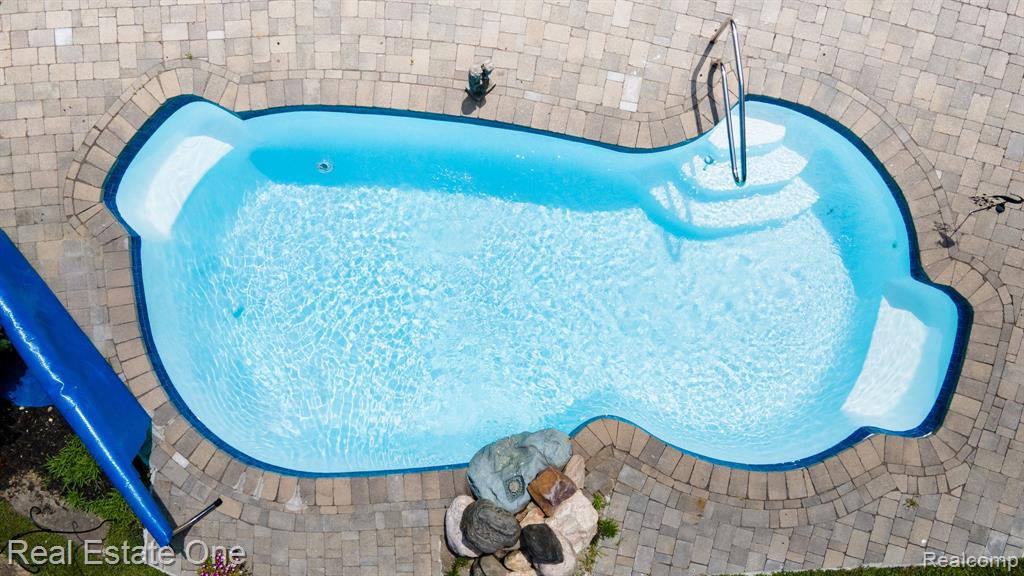 6120 EVANSWOOD Road, Troy, MI, 48085