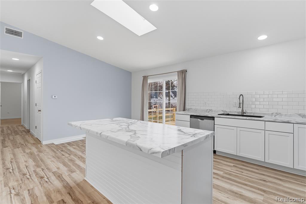137 S Andre Street, Saginaw, MI 48602 — Photo 14