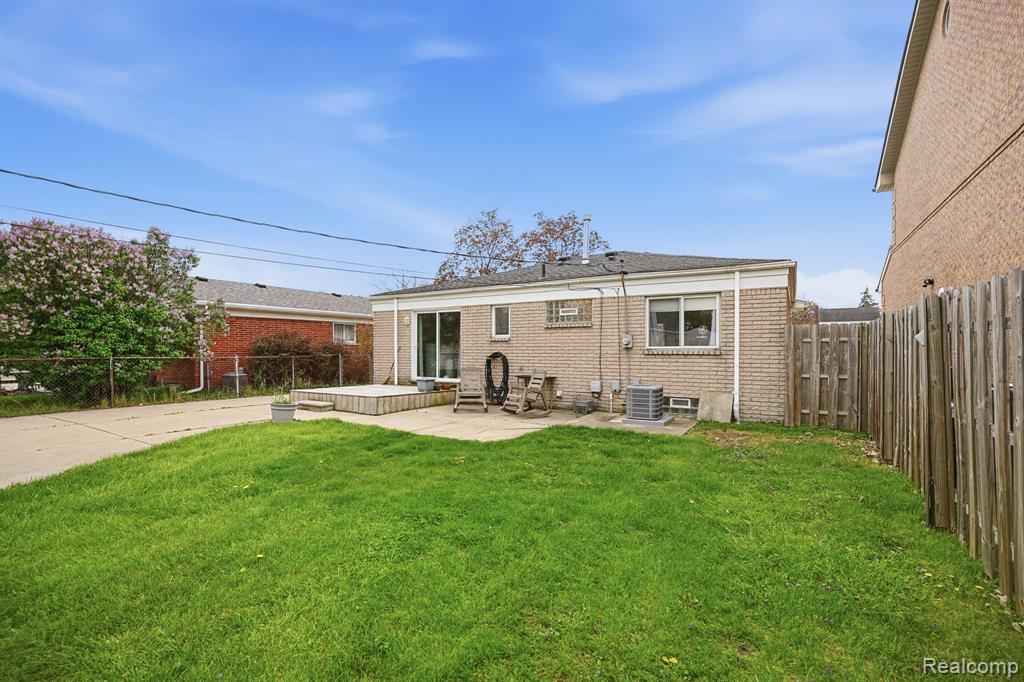 21525 Downing Street, Saint Clair Shores, MI 48080 — Photo 37