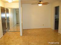 5400 Maple Ridge, 14, Haslett, MI 48840 — Photo 2