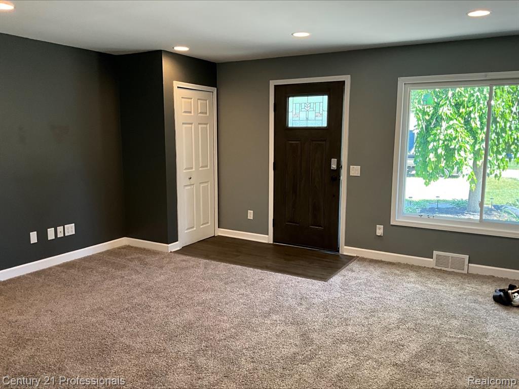 4155 Meigs Avenue, Waterford, MI 48329 — Photo 2