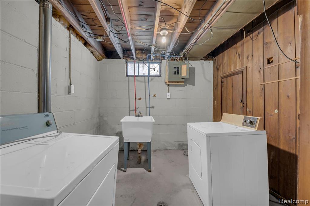 18981 Kenosha Street, Harper Woods, MI 48225 — Photo 18