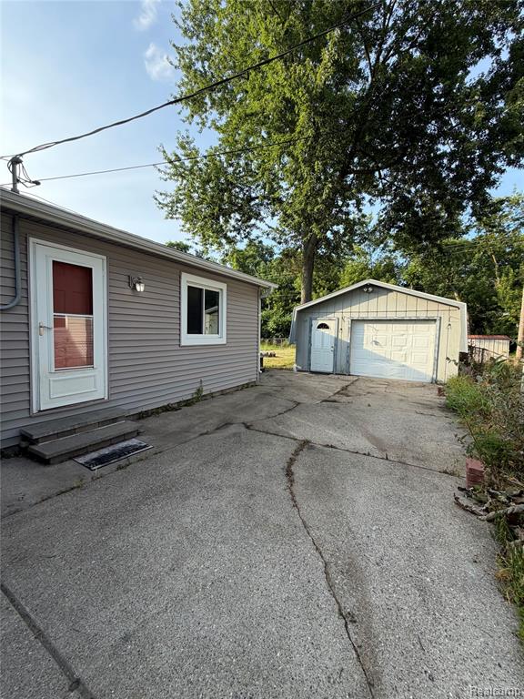 6798 Saline Drive, Waterford, MI 48329 — Photo 25
