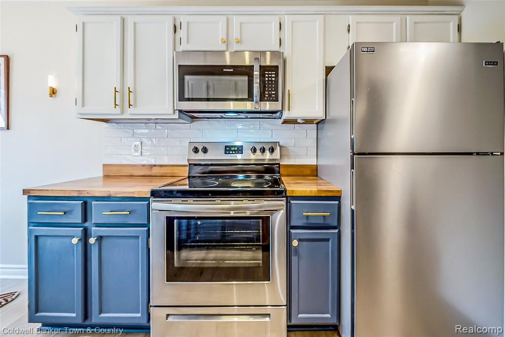 837 Oakwood Drive, Howell, MI 48843 — Photo 9
