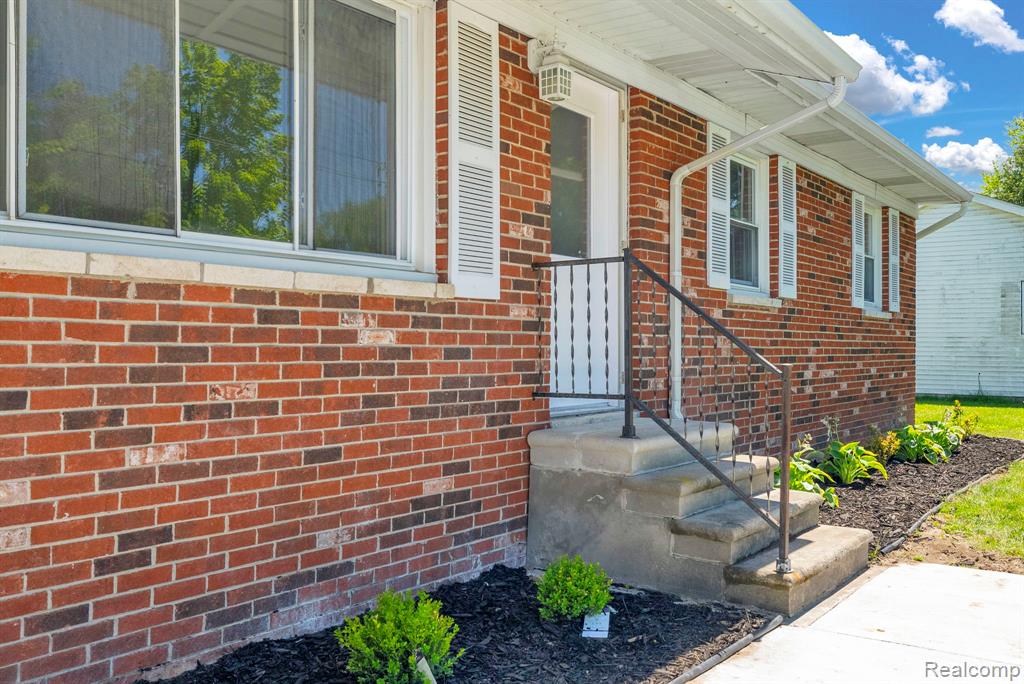 4046 State Road, Fort Gratiot, MI 48059 — Photo 5