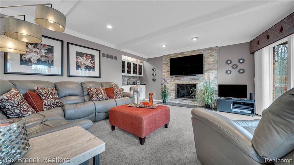 404 SHELLBOURNE Drive, Rochester Hills, MI 48309 — Photo 19