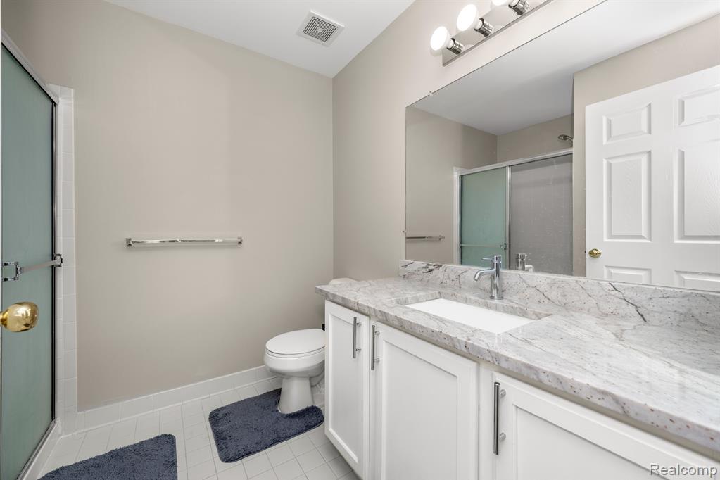 28260 OAKMONTE Circle E, New Hudson, MI 48165 — Photo 31