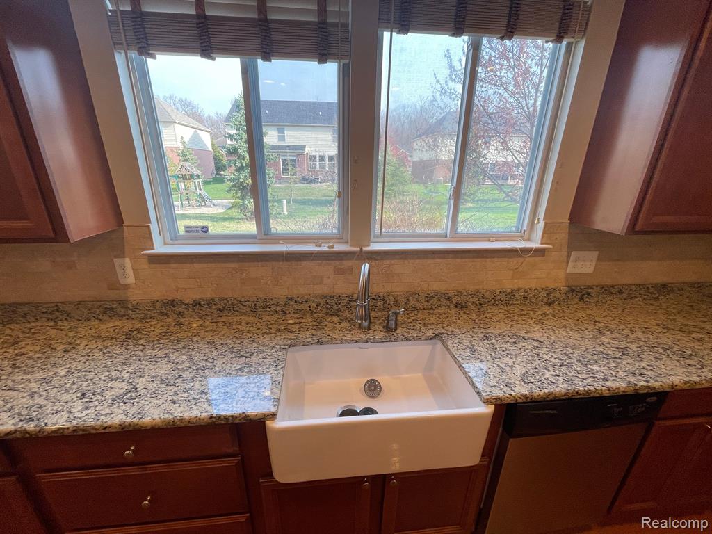 41693 CRANE Way, Novi, MI — Photo 8